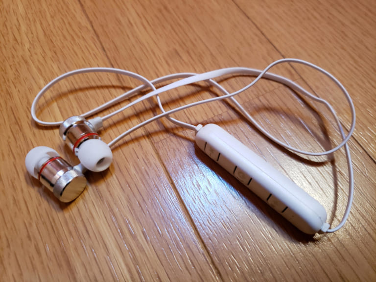 【レビュー】ダイソー 500円のBluetooth 5.0対応両耳イヤホン 24Wireless